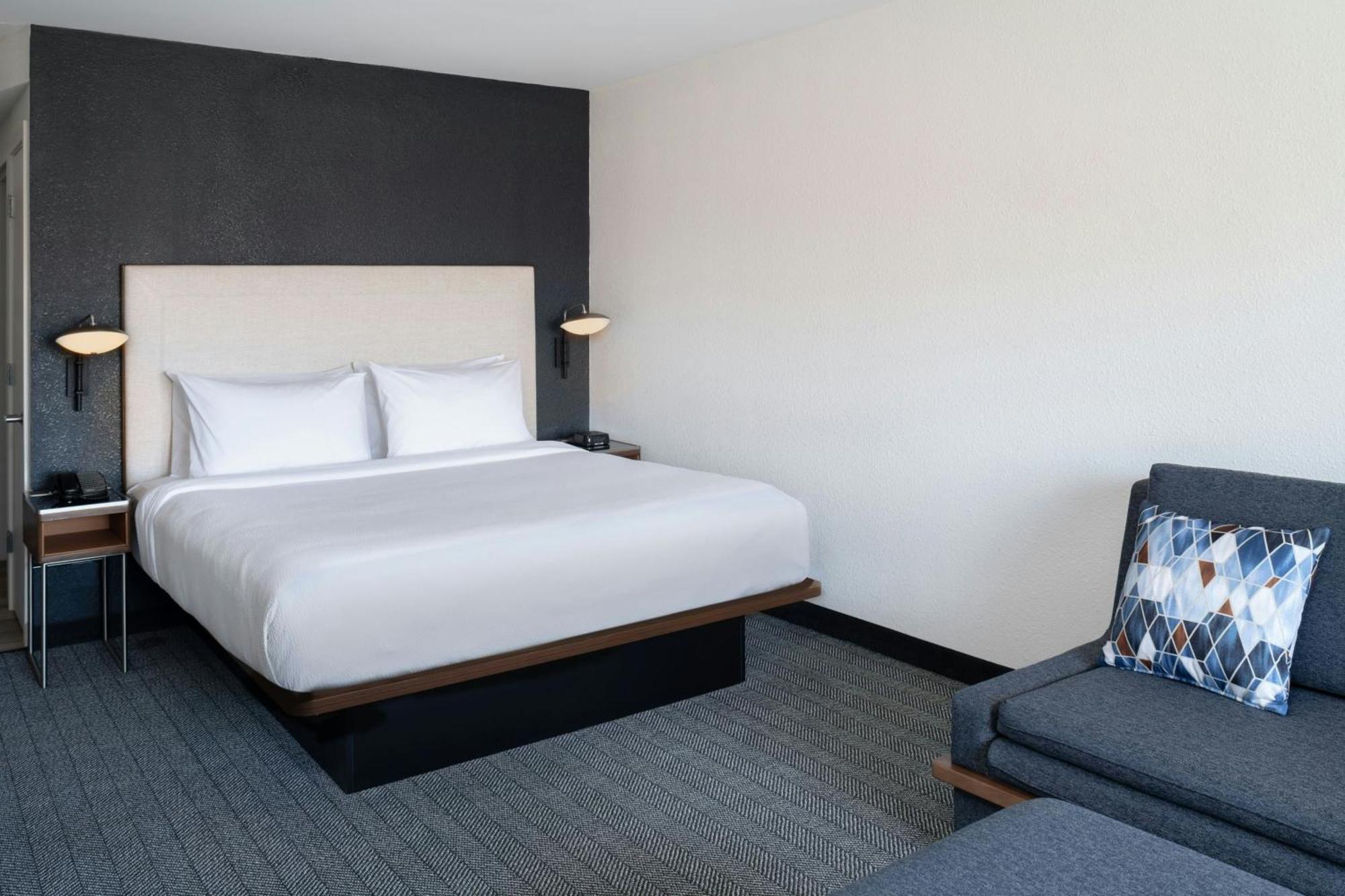 Courtyard By Marriott Providence Lincoln Hotel Exterior foto